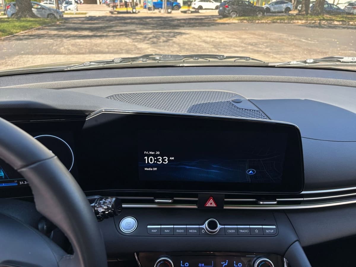 2025 Hyundai Elantra - Image 17