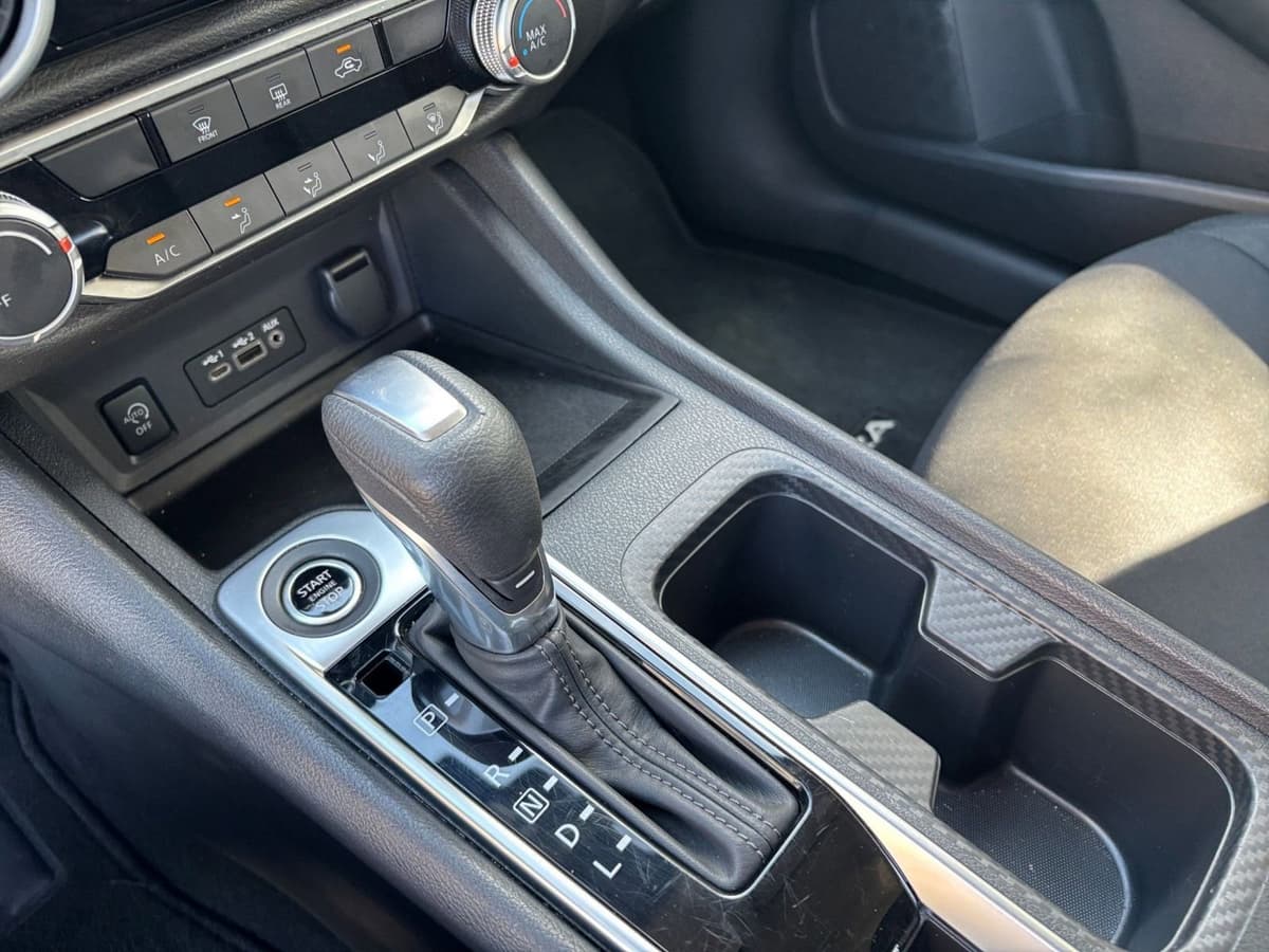 2025 Nissan Sentra - Image 36