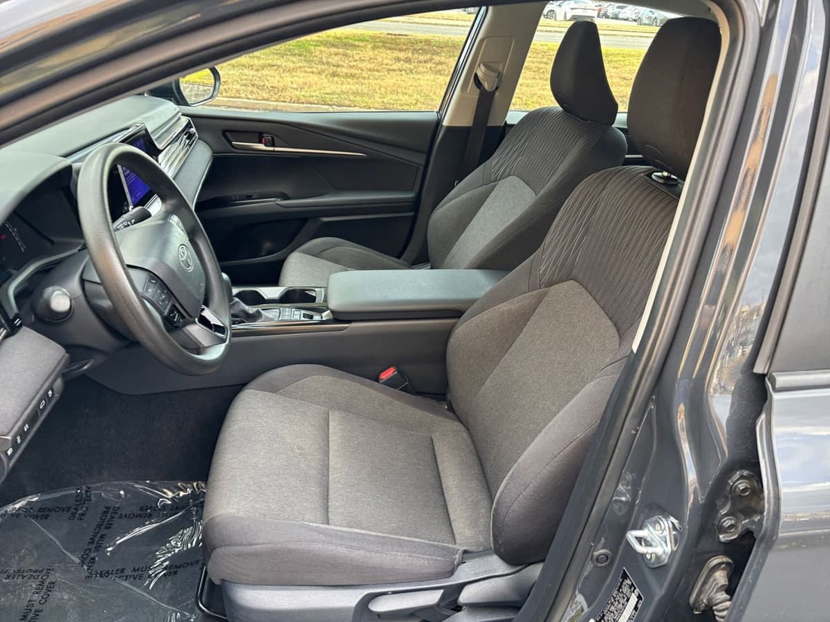 2025 Toyota Camry - Image 31