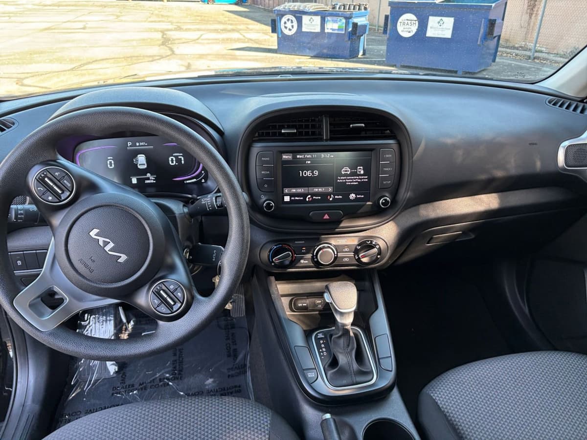 2025 Kia Soul - Image 28