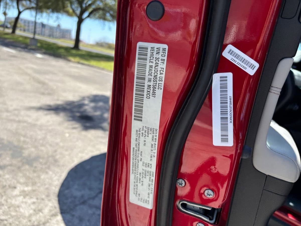 2025 Jeep Compass - Image 23