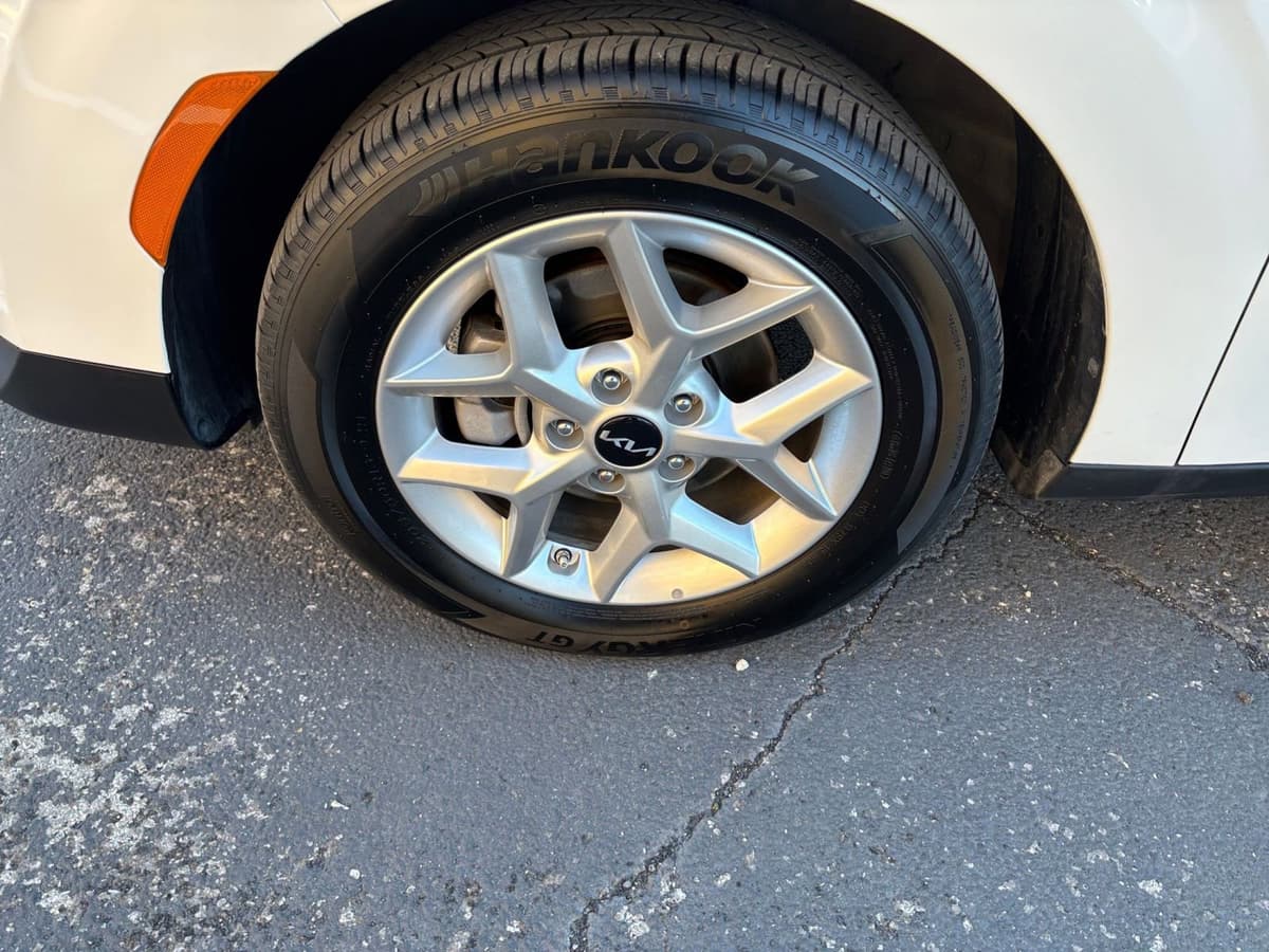 2025 Kia Soul - Image 25