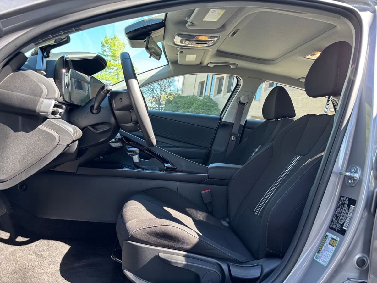 2025 Hyundai Elantra - Image 22