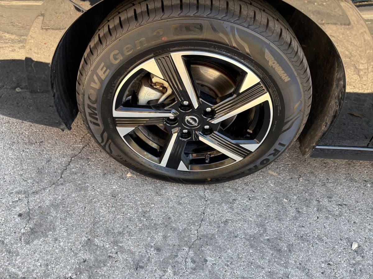 2025 Nissan Sentra - Image 25