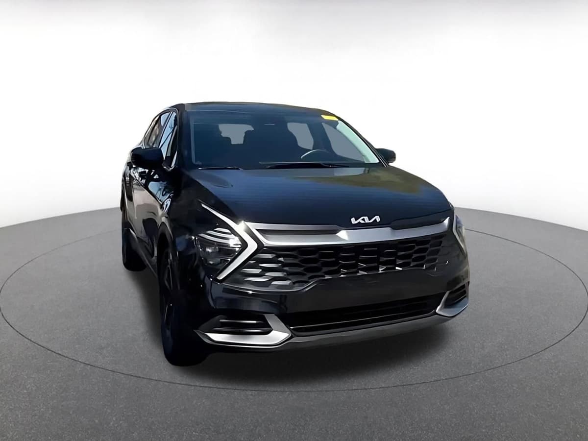 2025 Kia Sportage - Image 3