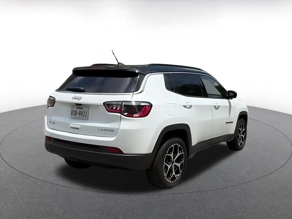 2025 Jeep Compass - Image 11