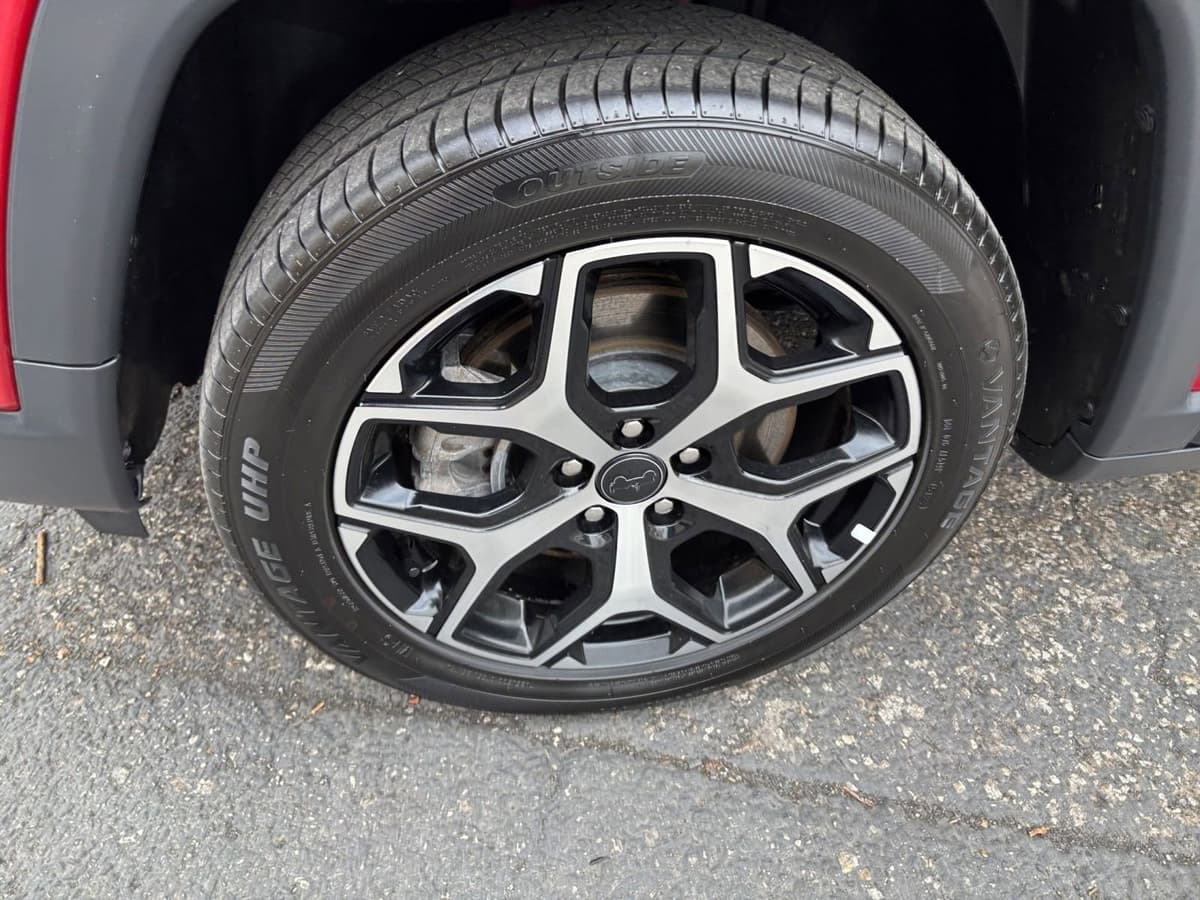 2025 Jeep Compass - Image 23