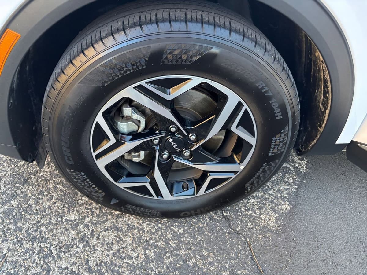 2025 Kia Sportage - Image 25