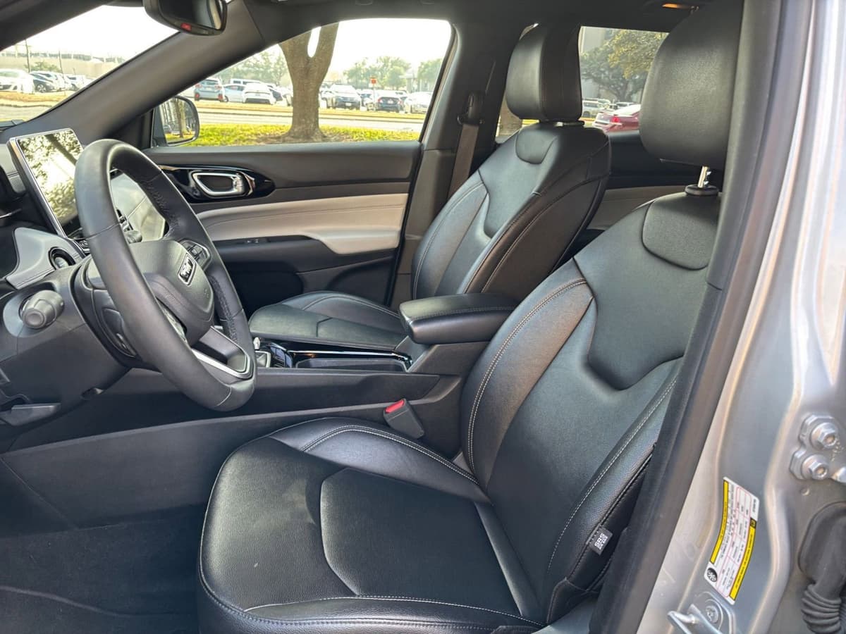 2025 Jeep Compass - Image 30