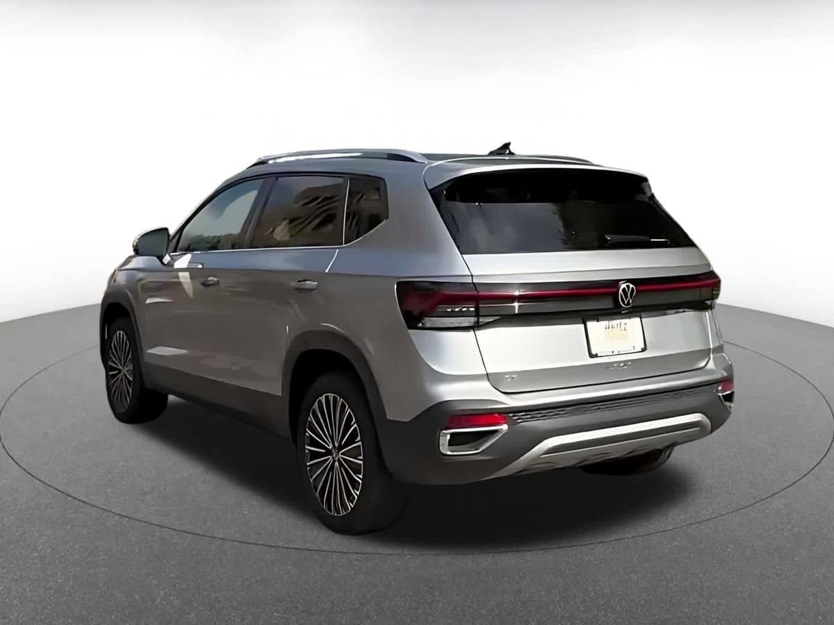2025 Volkswagen Taos - Image 13
