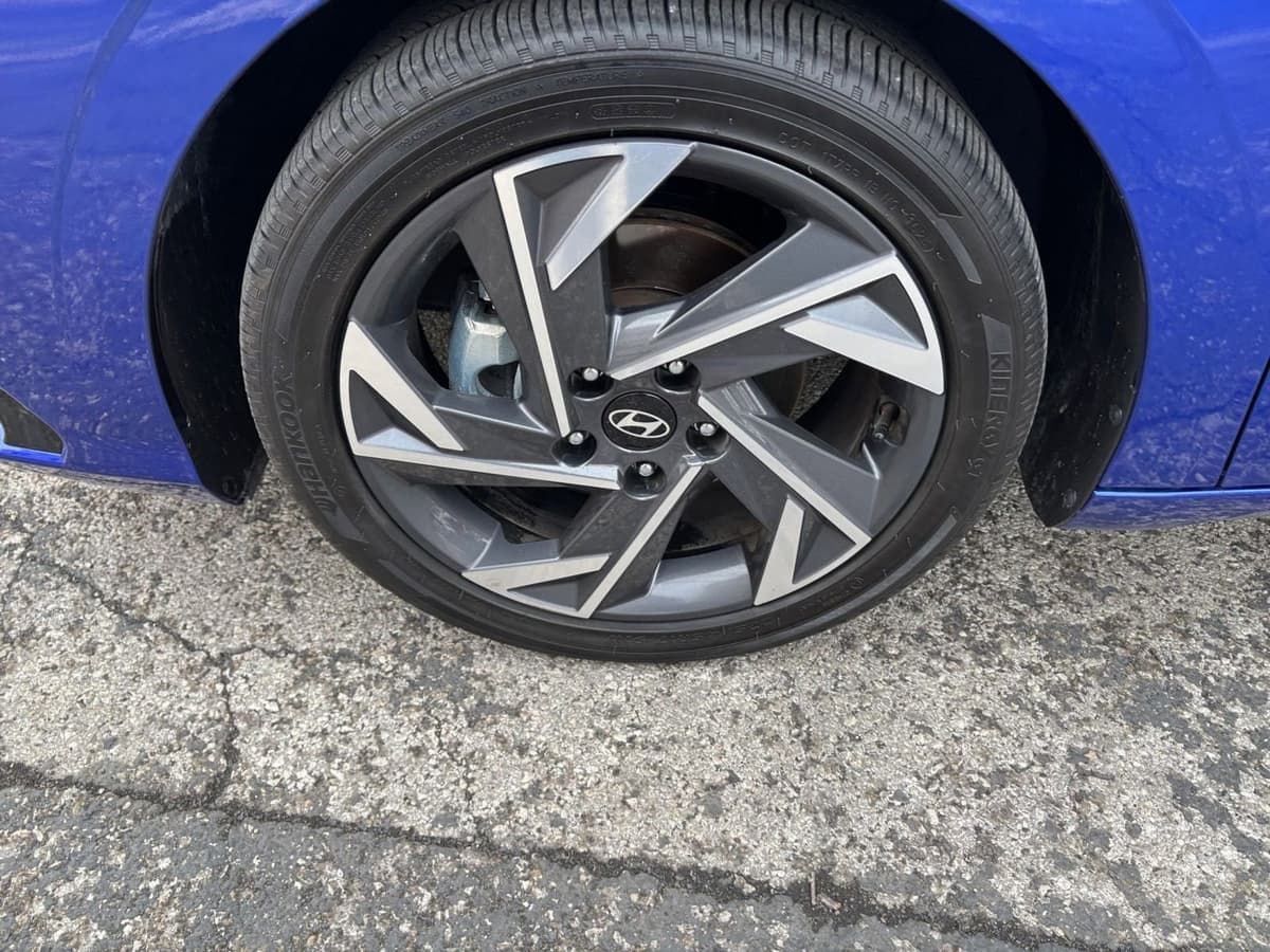 2025 Hyundai Elantra - Image 25