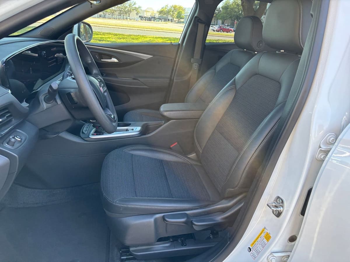 2025 Buick Envista - Image 22