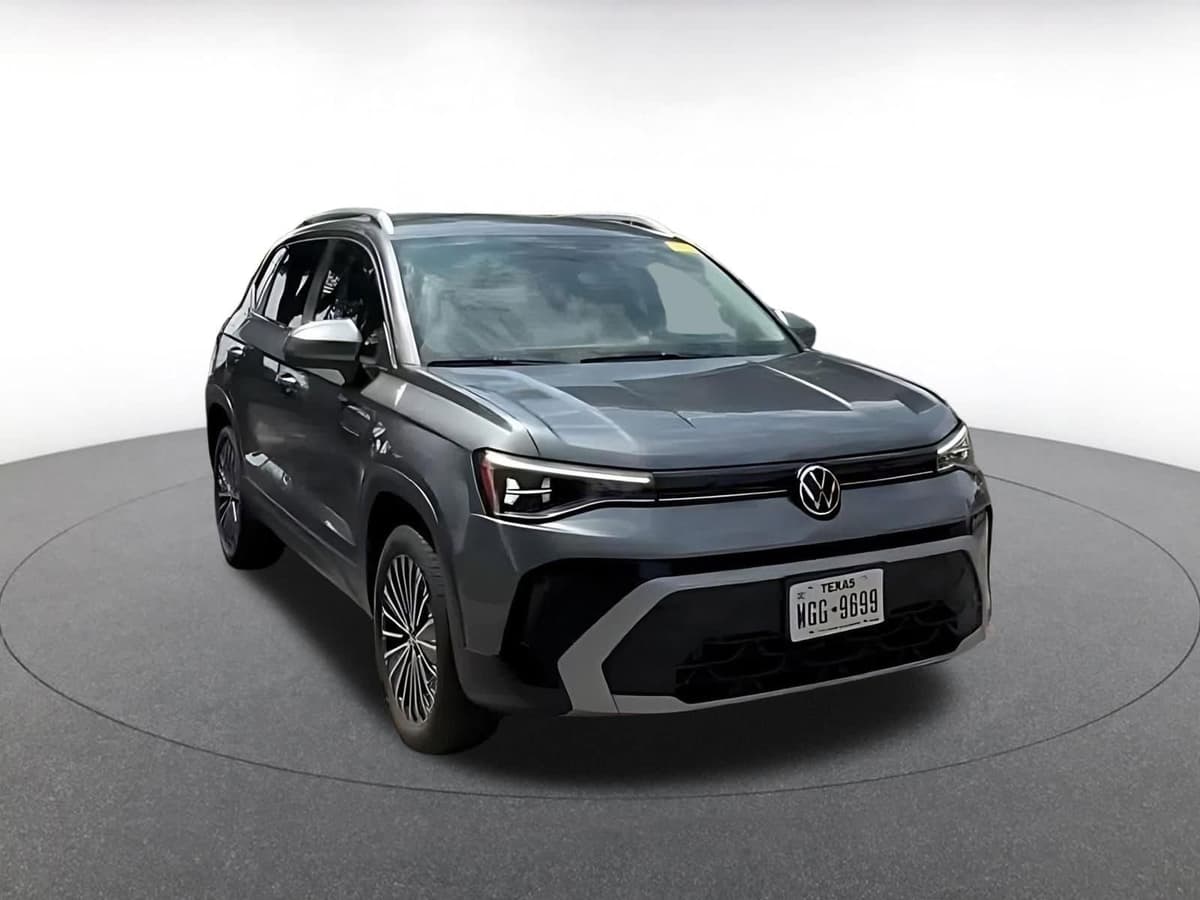 2025 Volkswagen Taos - Image 3