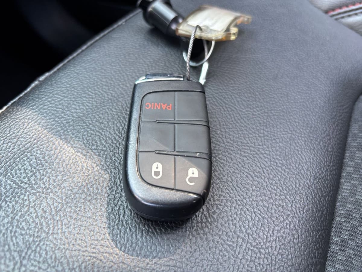 2025 Jeep Compass - Image 18