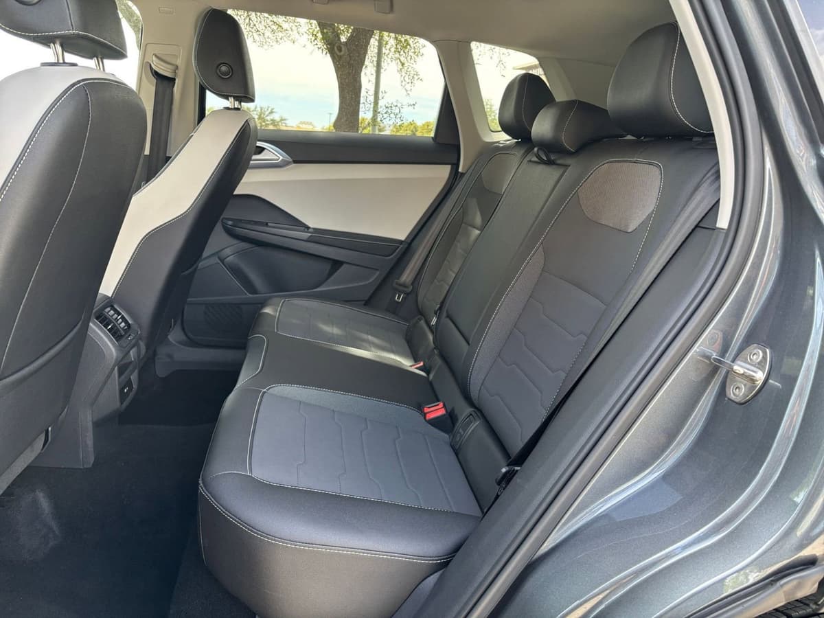 2025 Volkswagen Taos - Image 21