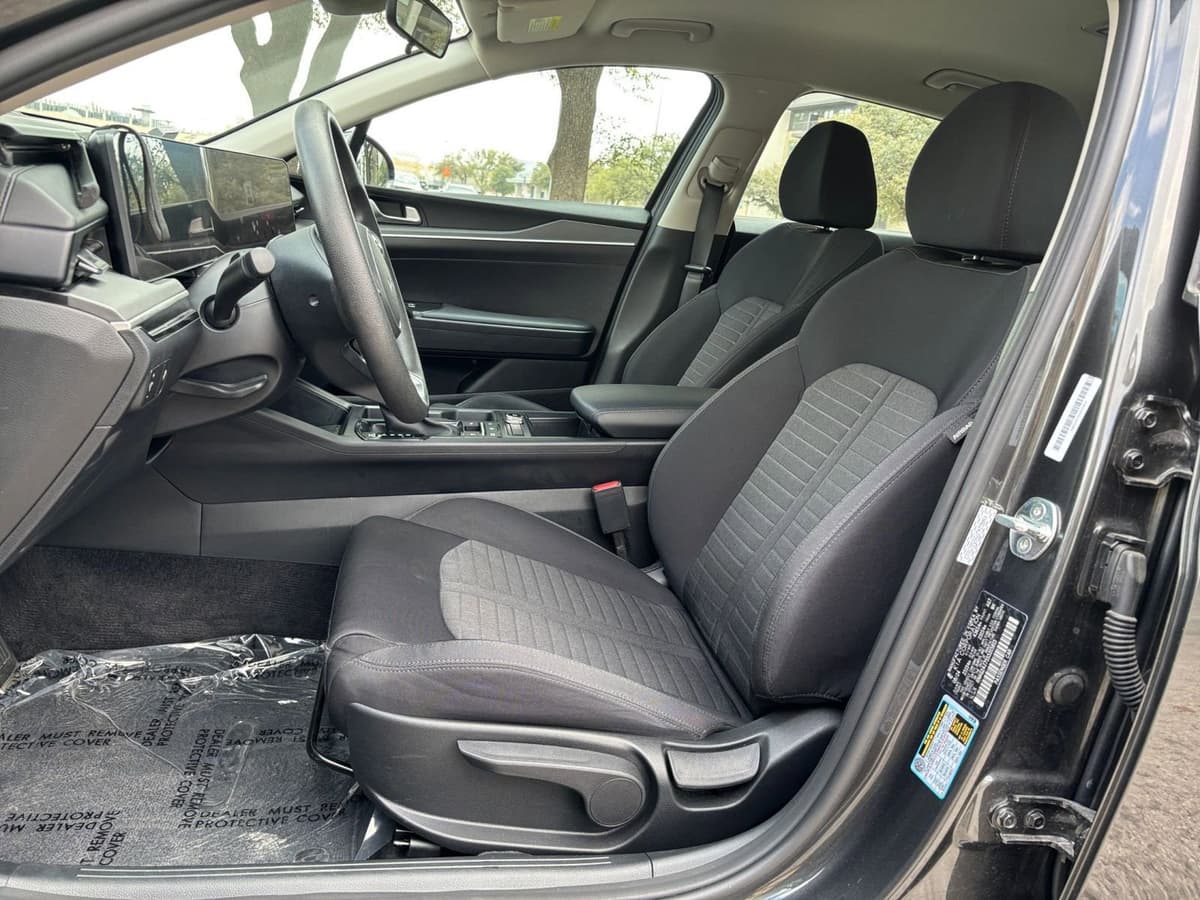 2025 Kia K5 - Image 22