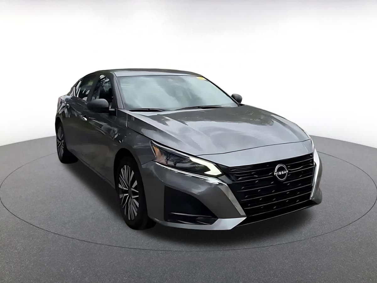 2025 Nissan Altima - Image 3