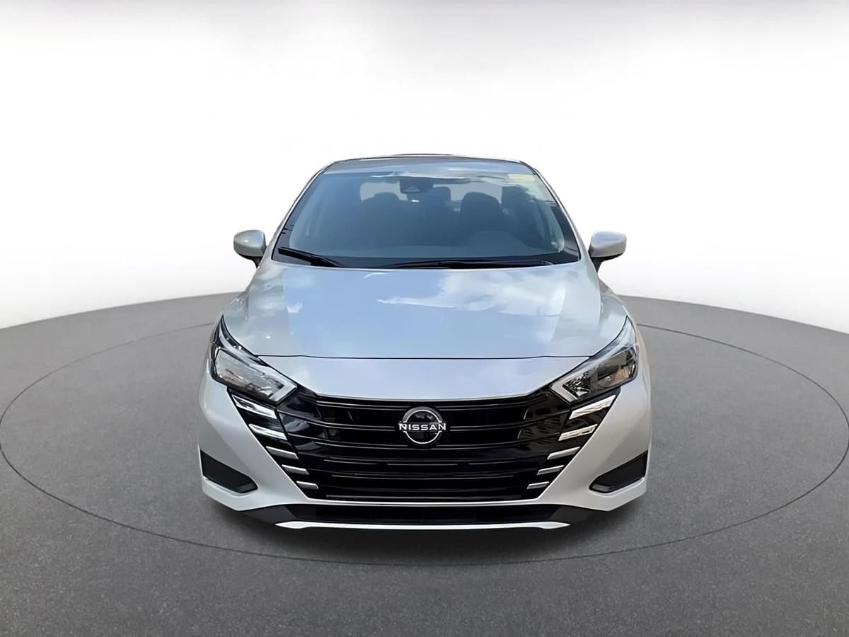 2025 Nissan Versa - Image 5
