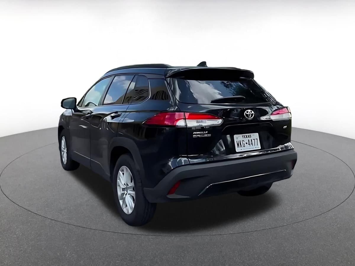 2025 Toyota Corolla Cross - Image 11