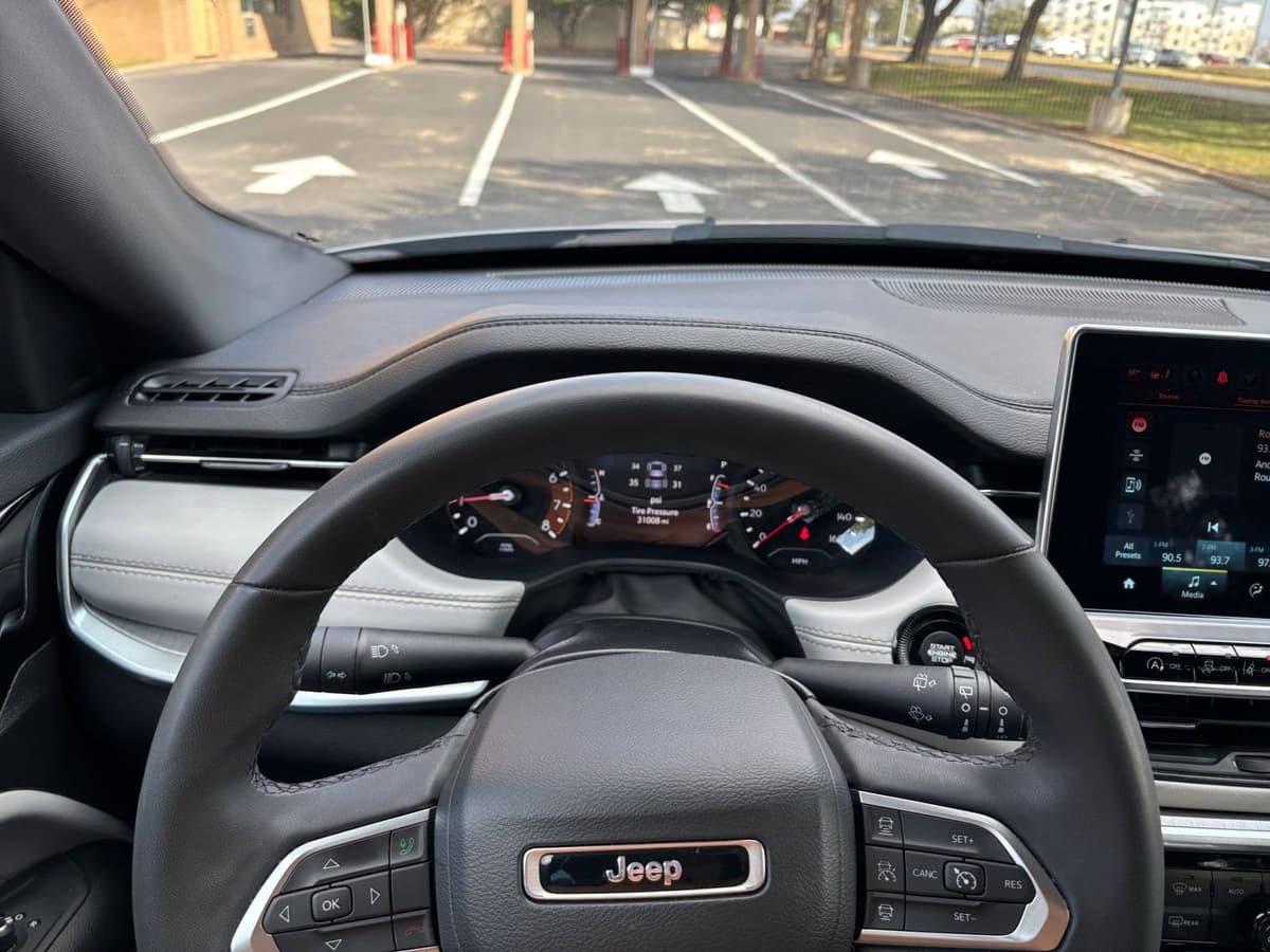 2025 Jeep Compass - Image 28