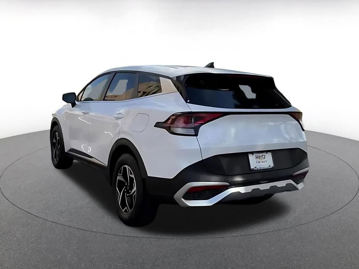 2025 Kia Sportage - Image 11