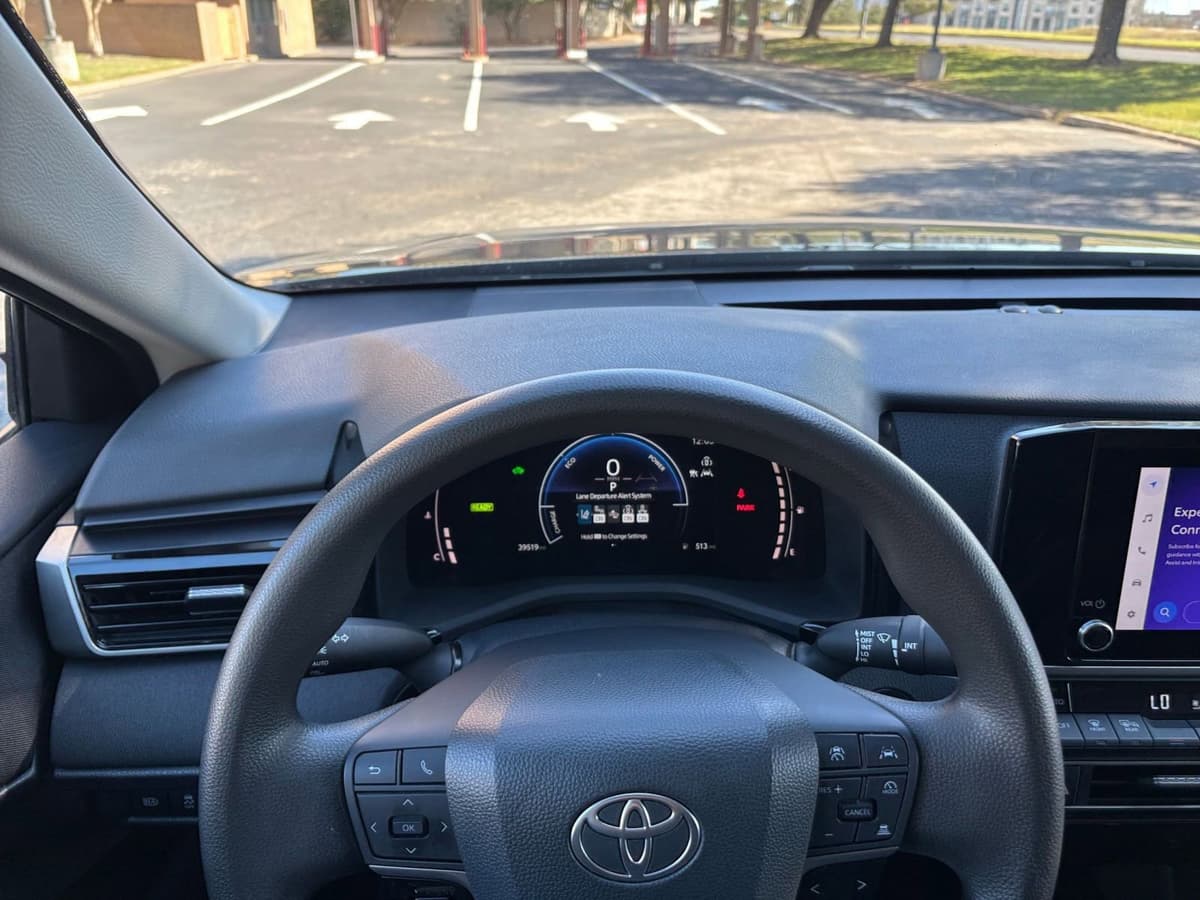 2025 Toyota Camry - Image 28