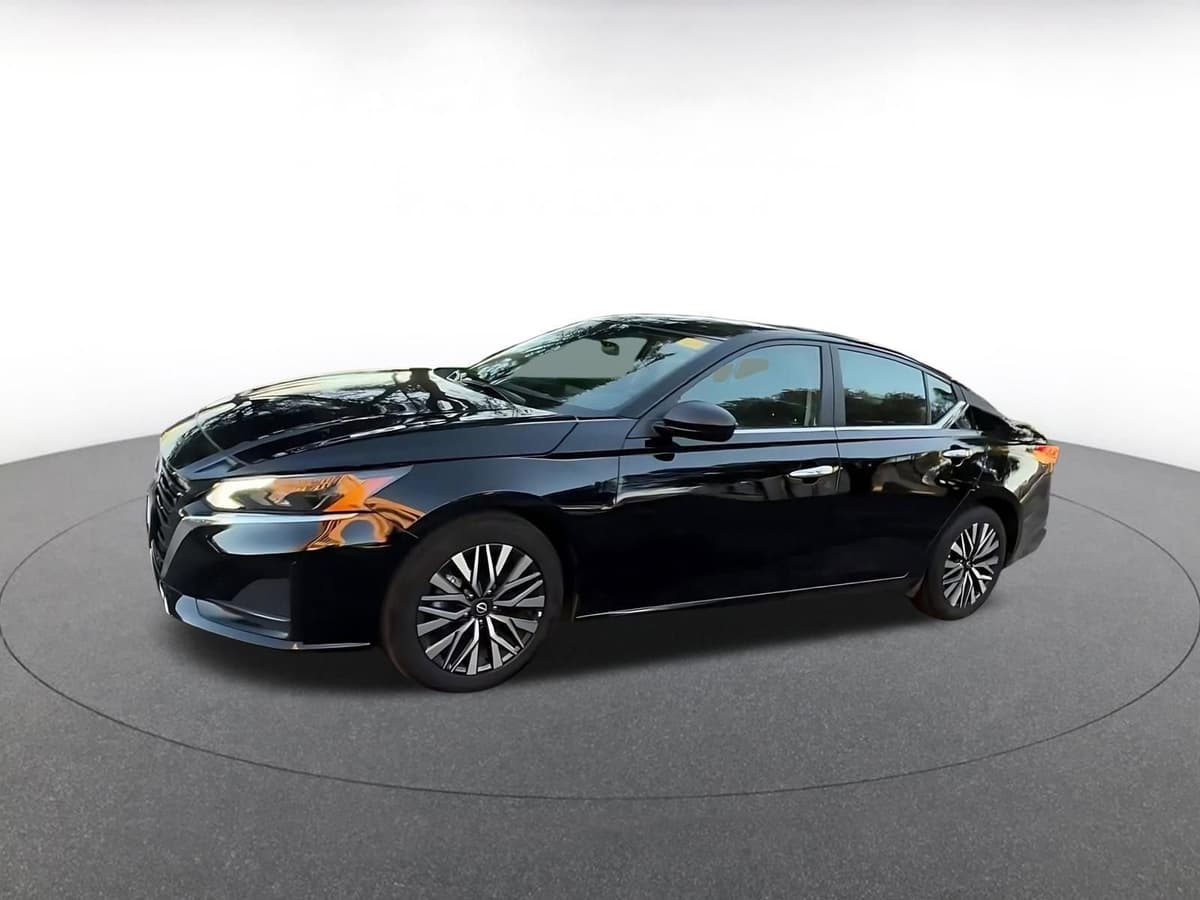 2025 Nissan Altima - Image 7