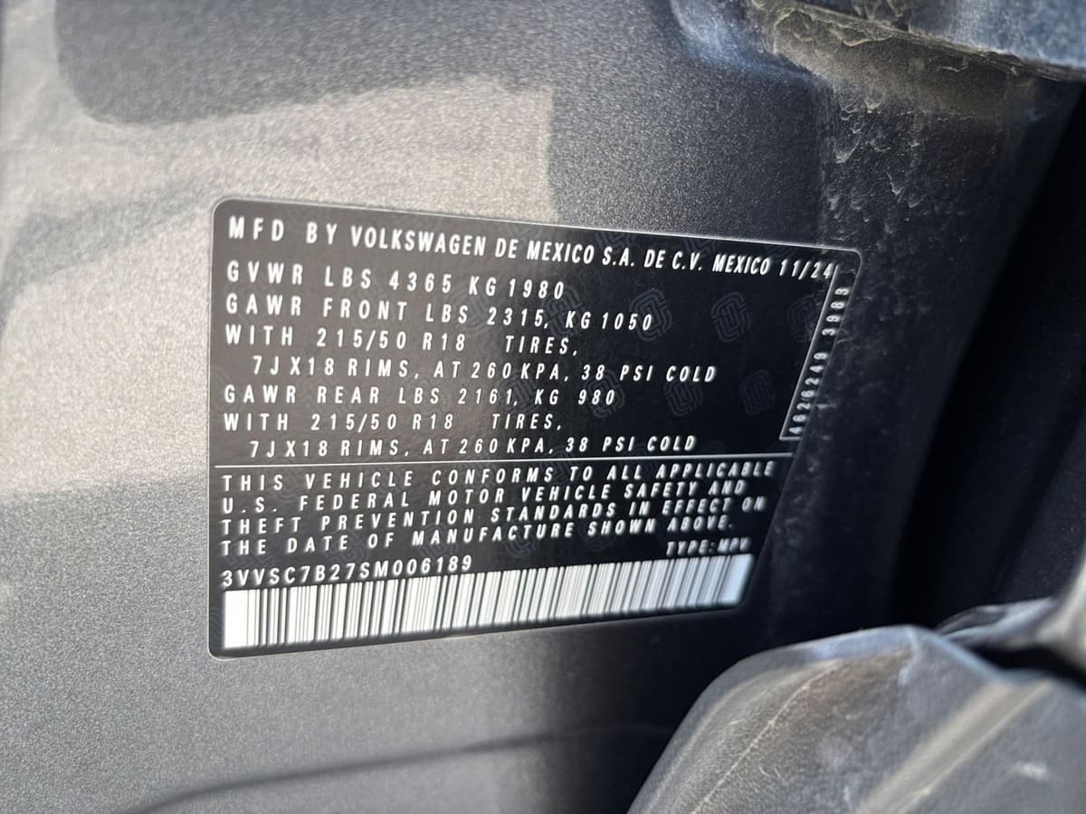 2025 Volkswagen Taos - Image 23