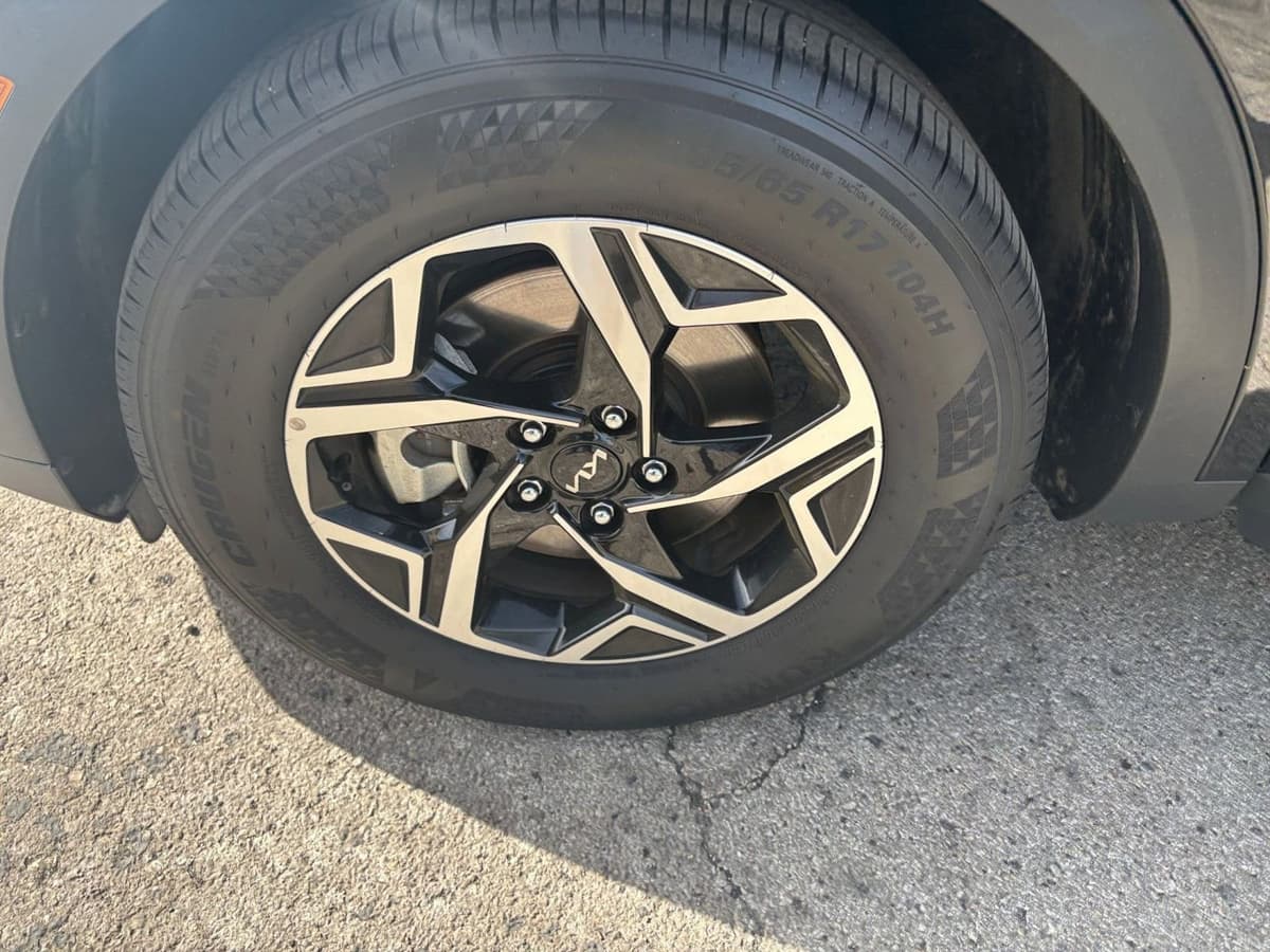 2025 Kia Sportage - Image 25