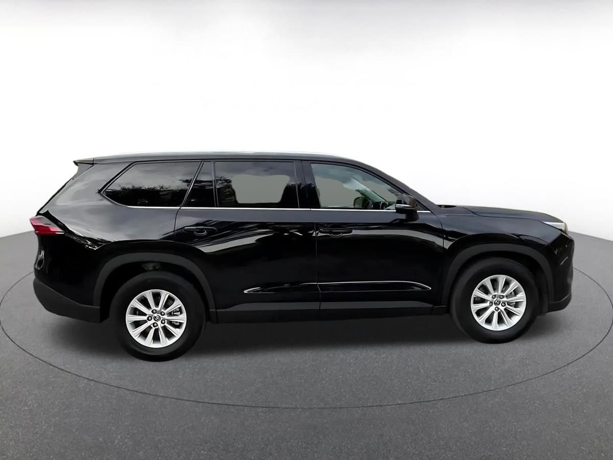 2025 Toyota Grand Highlander - Image 16
