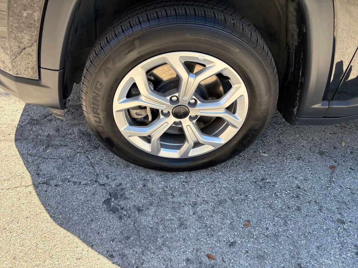 2025 Jeep Compass - Image 25