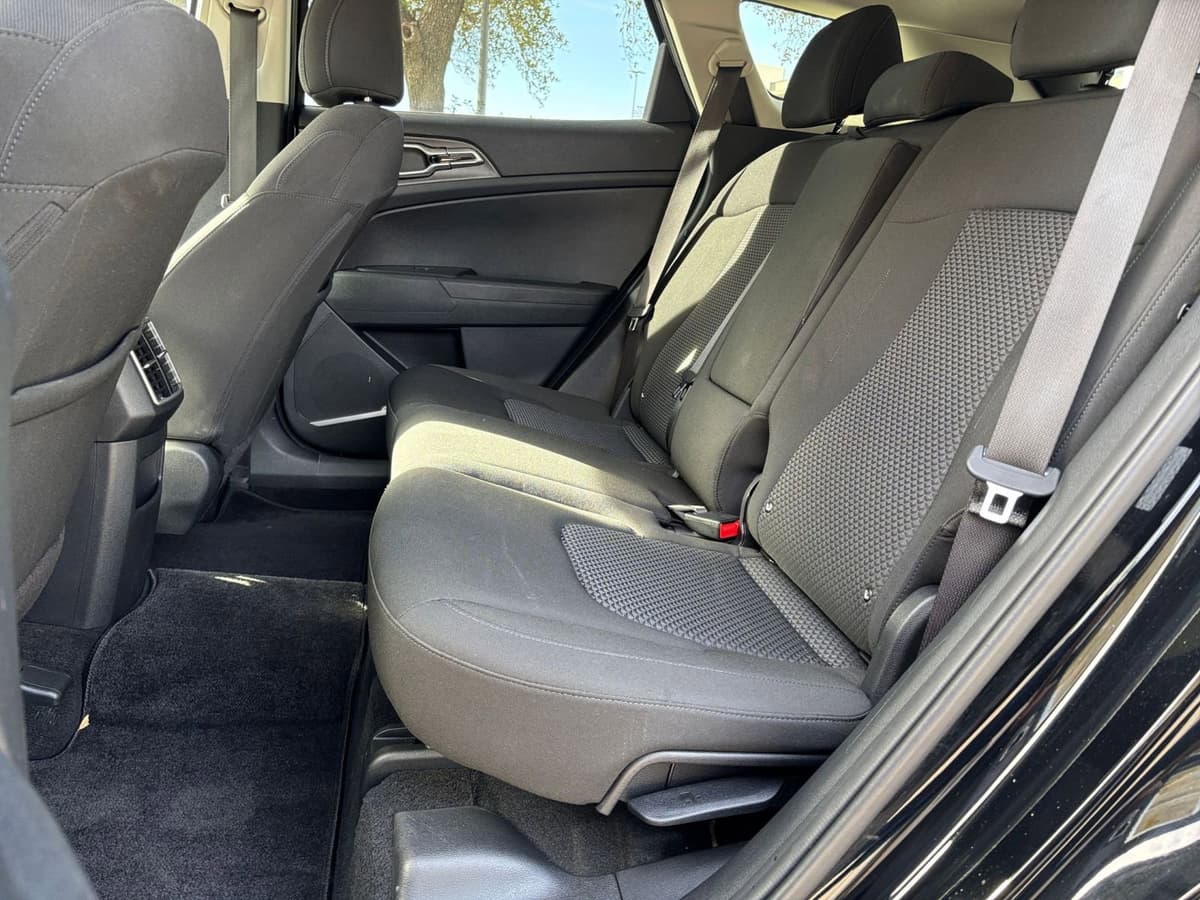 2025 Kia Sportage - Image 21