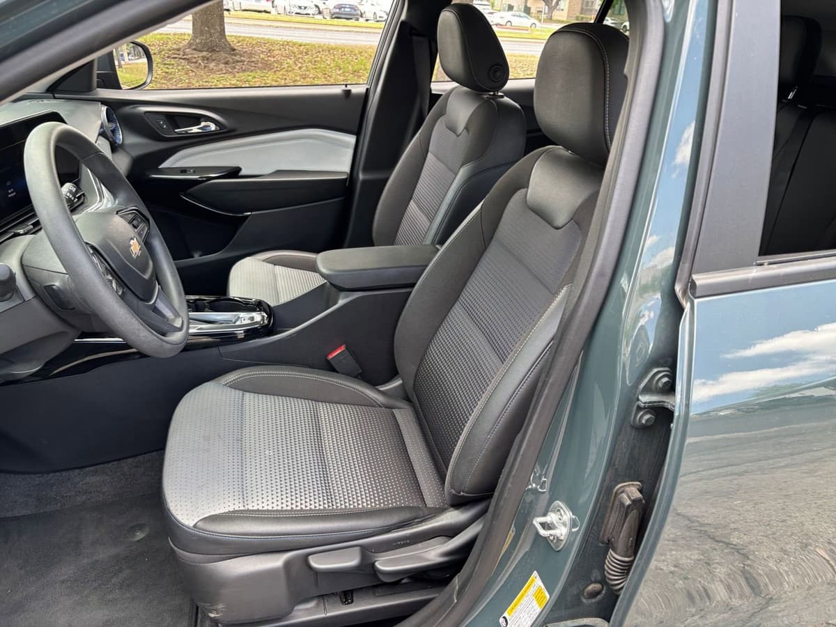 2025 Chevrolet Trax - Image 31