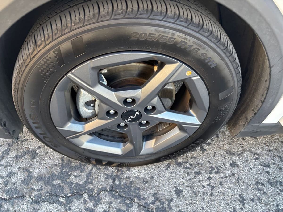 2025 Kia K4 - Image 23