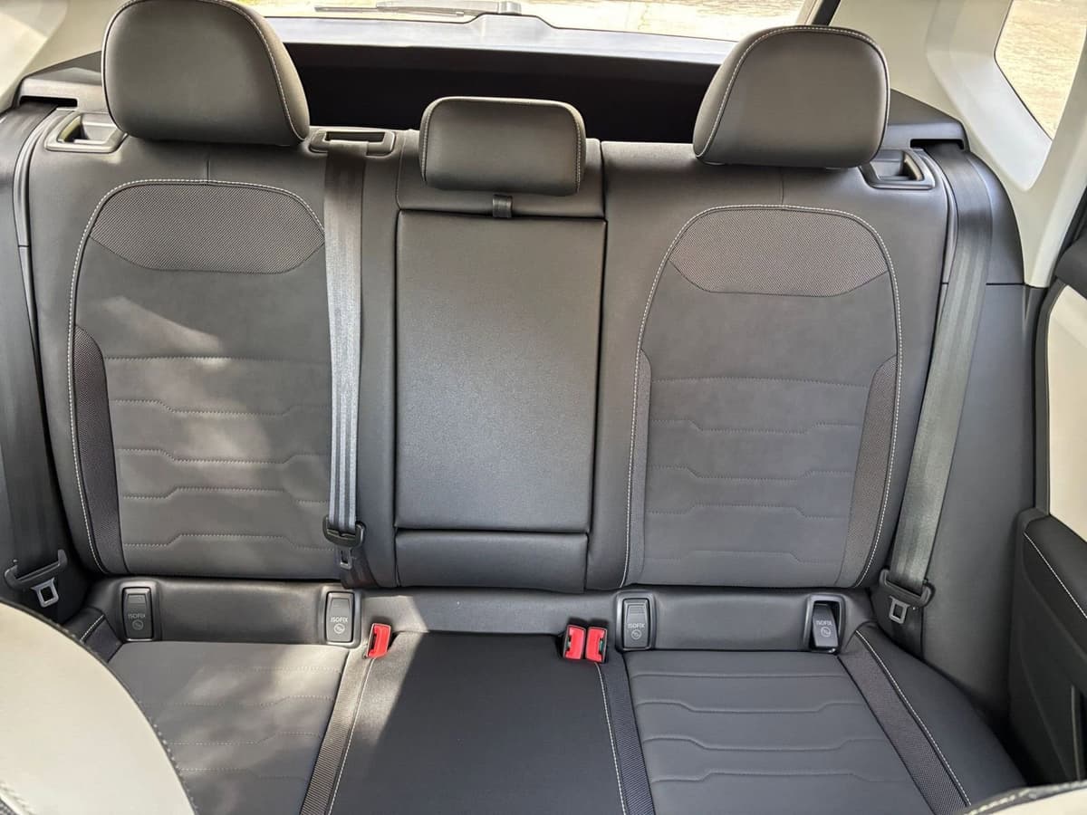 2025 Volkswagen Taos - Image 33