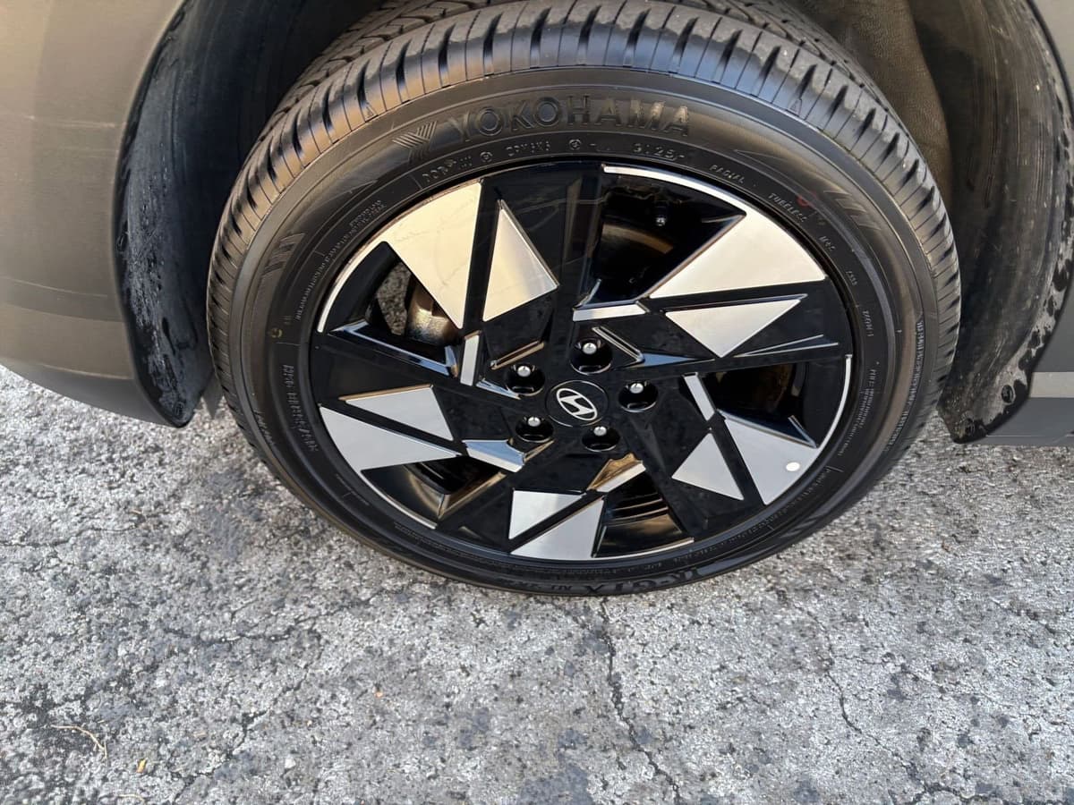 2025 Hyundai Kona - Image 25