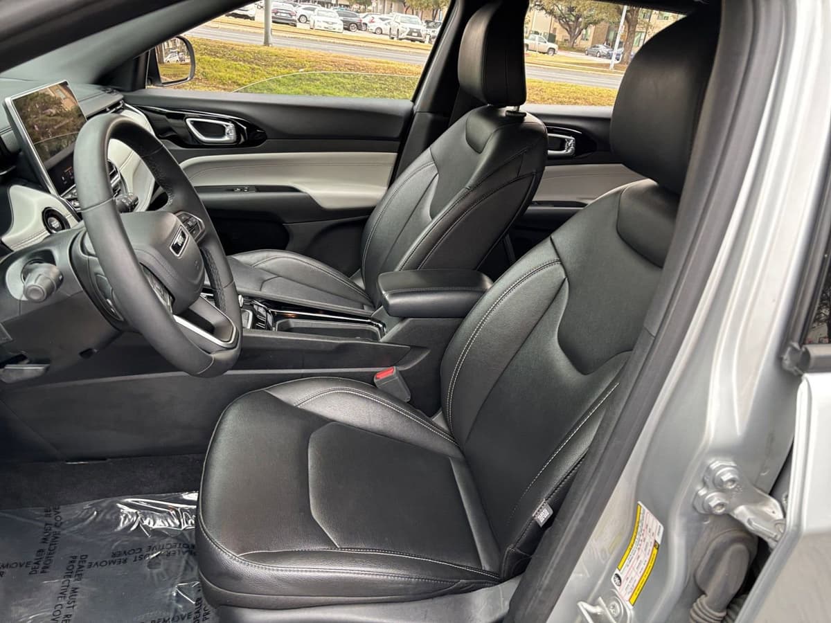 2025 Jeep Compass - Image 31