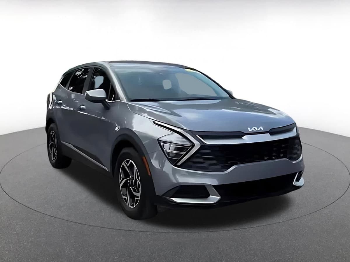 2025 Kia Sportage - Image 3