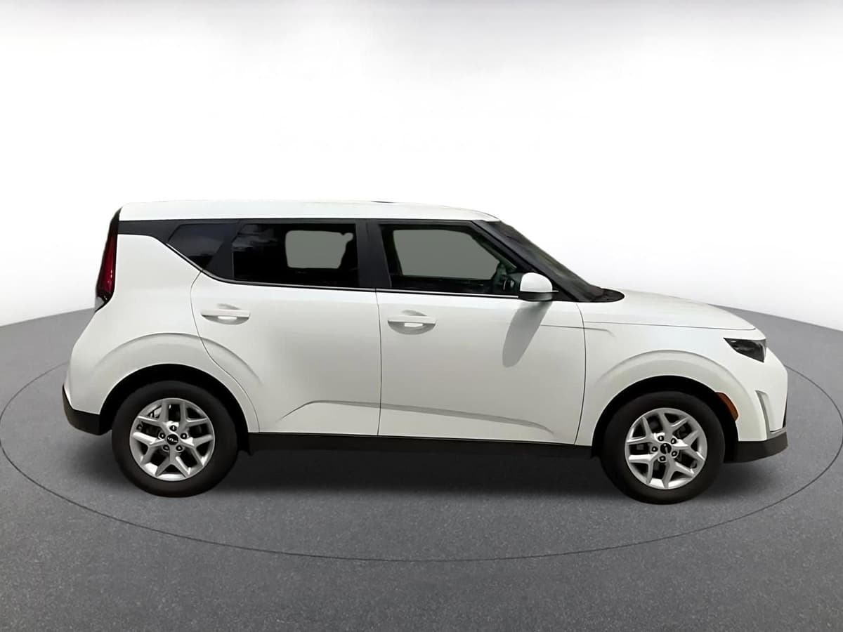 2025 Kia Soul - Image 16