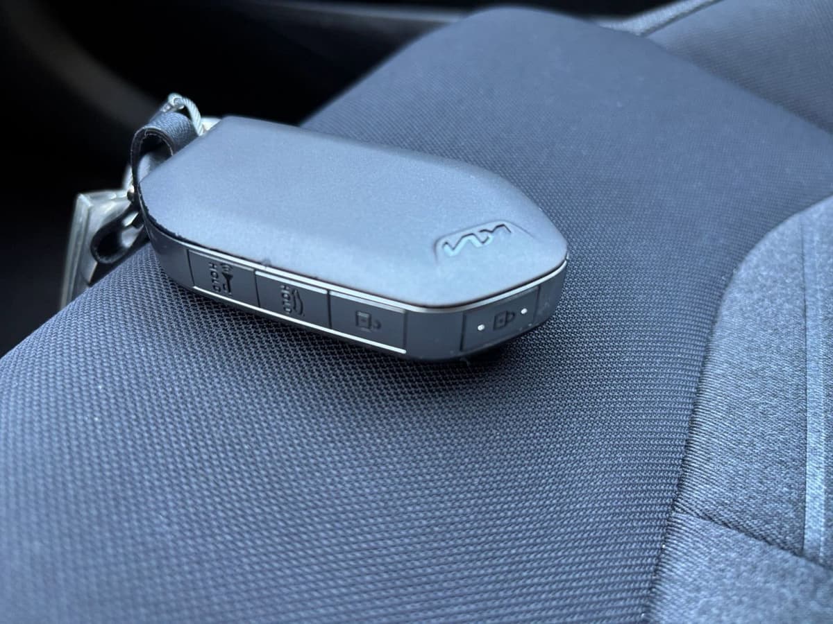 2025 Kia K5 - Image 18