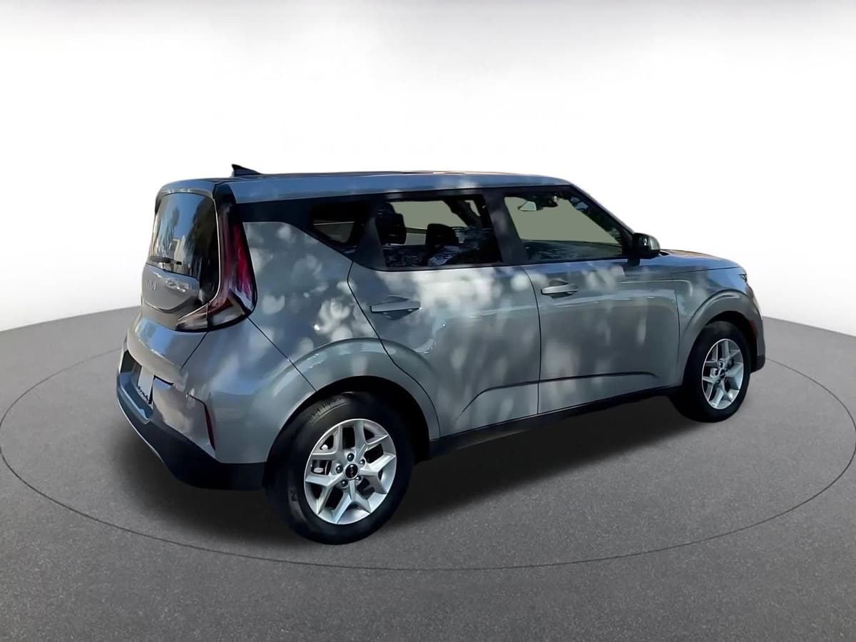 2025 Kia Soul - Image 15