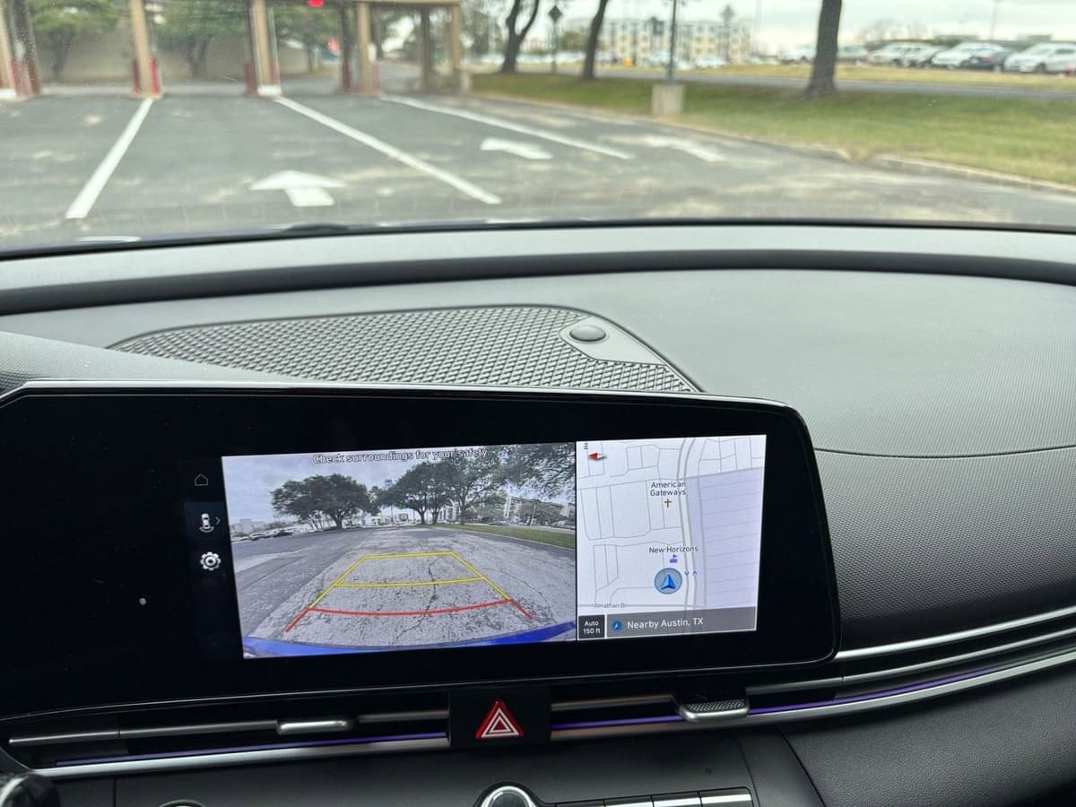 2025 Hyundai Elantra - Image 17