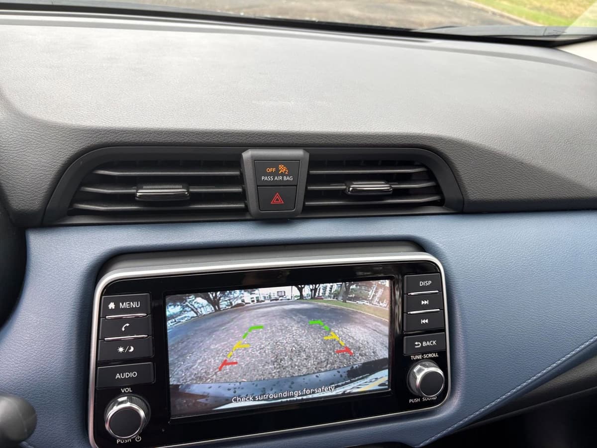 2025 Nissan Versa - Image 20