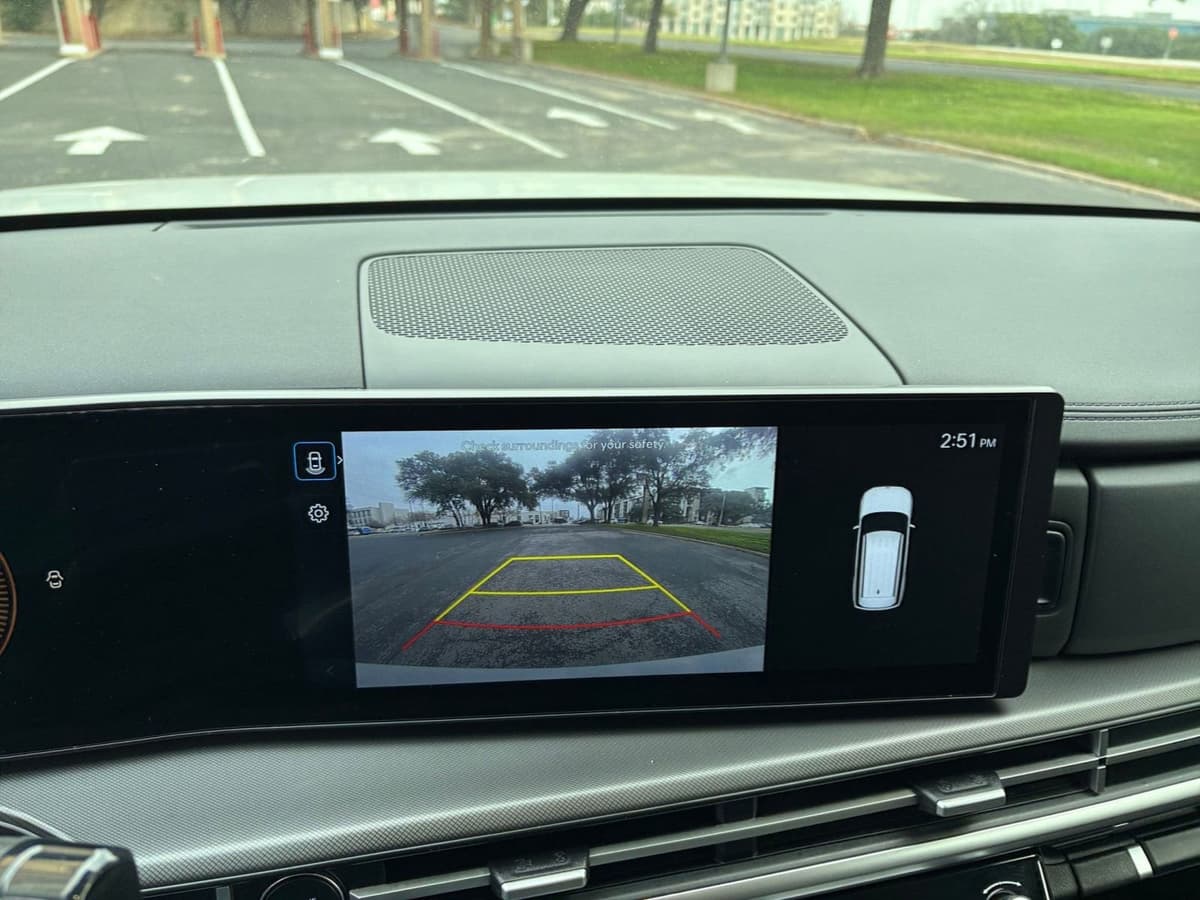 2025 Hyundai Santa Fe - Image 17