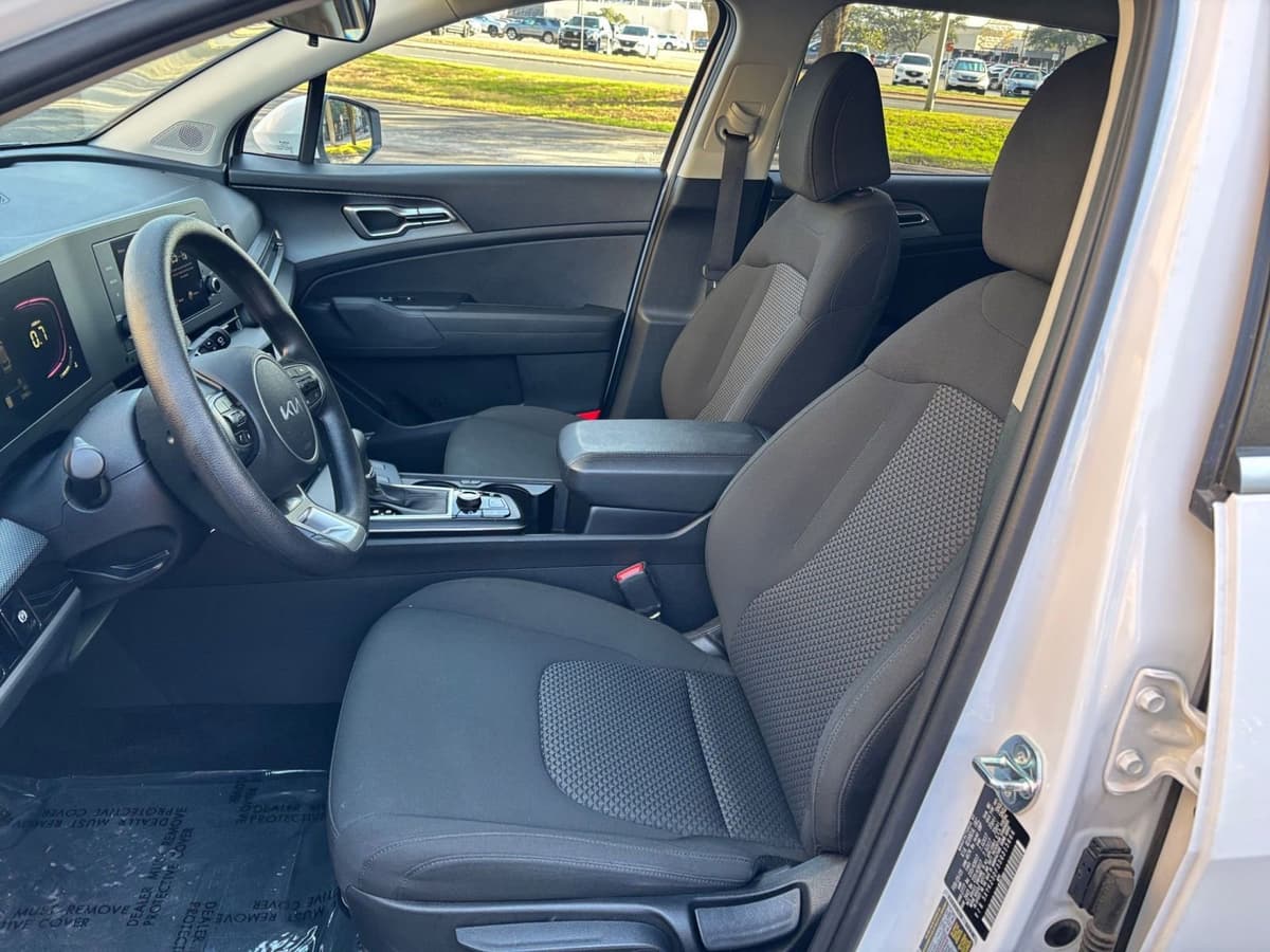 2025 Kia Sportage - Image 31