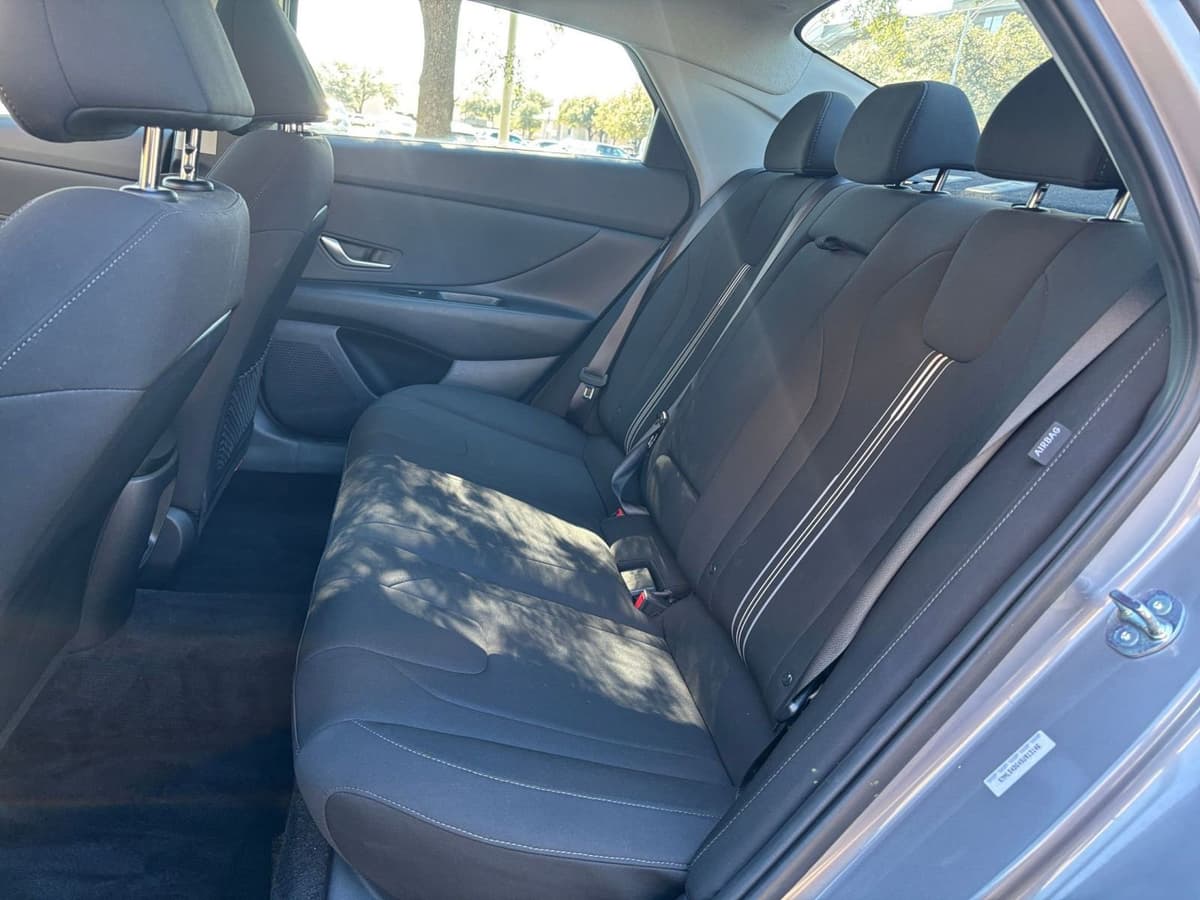 2025 Hyundai Elantra - Image 21