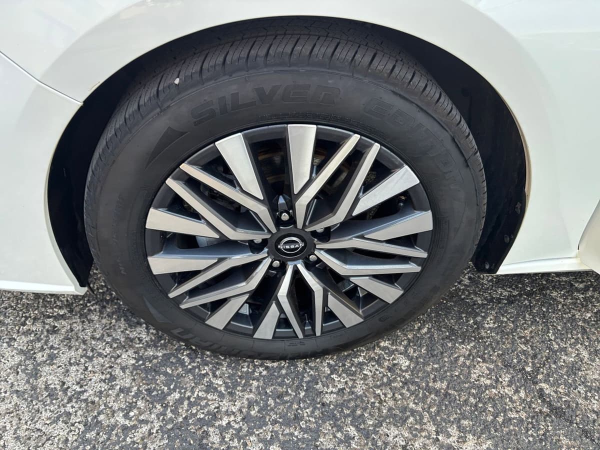 2025 Nissan Altima - Image 25