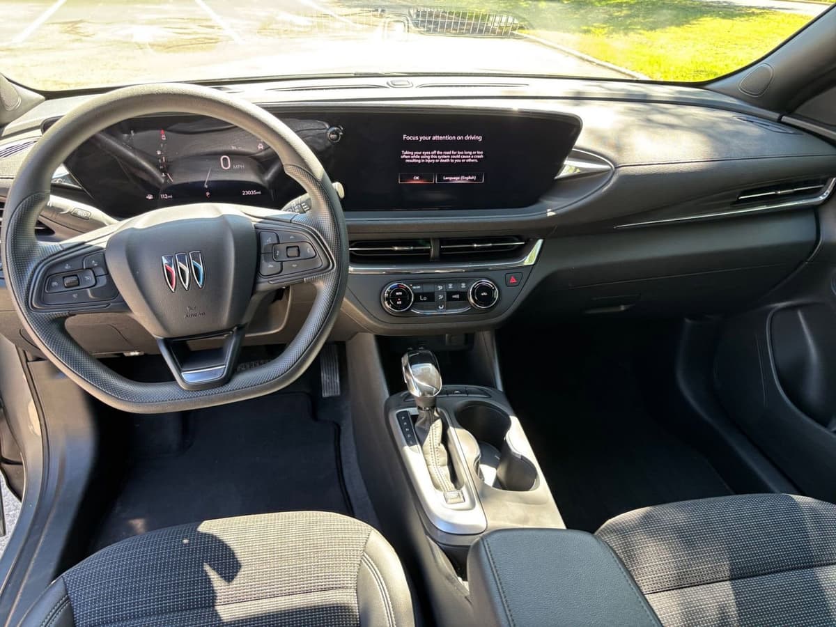 2025 Buick Envista - Image 28