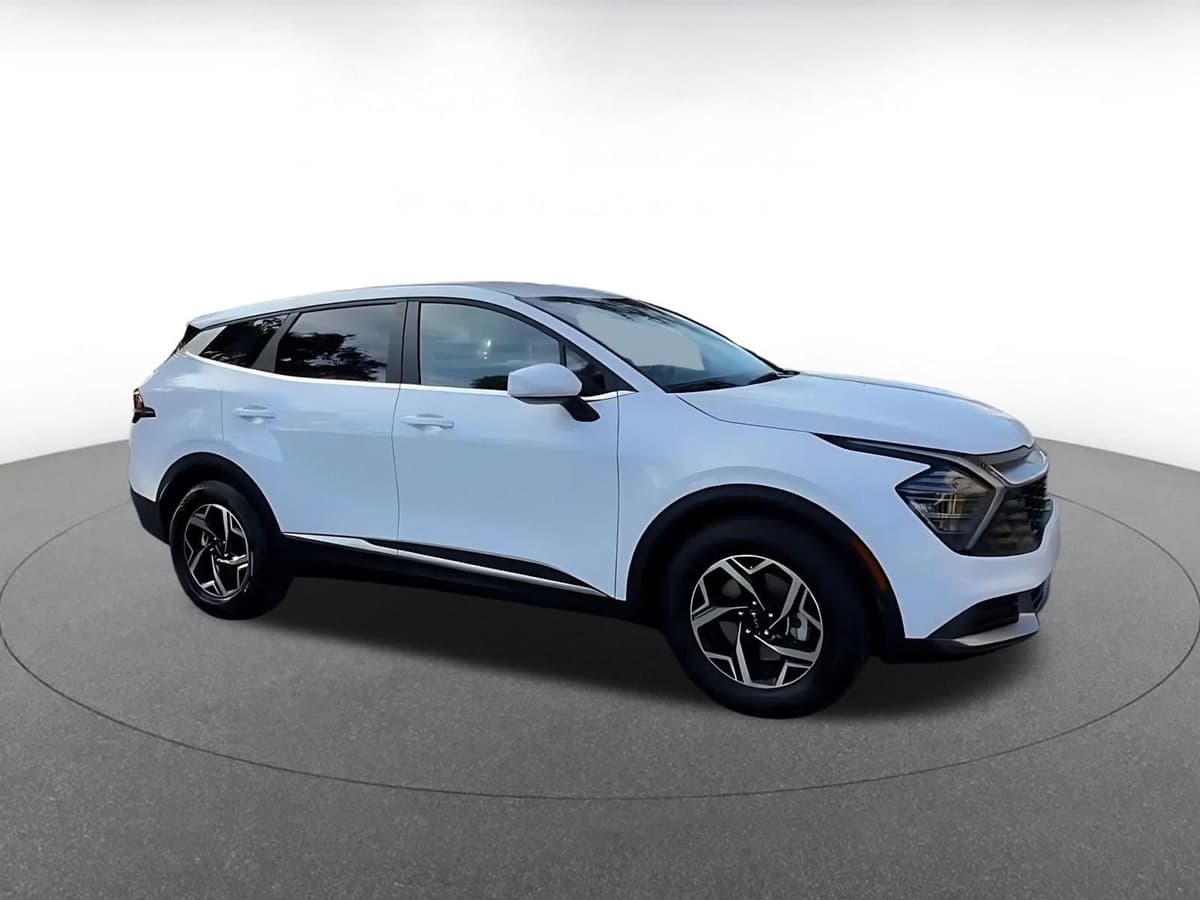 2025 Kia Sportage - Image 2