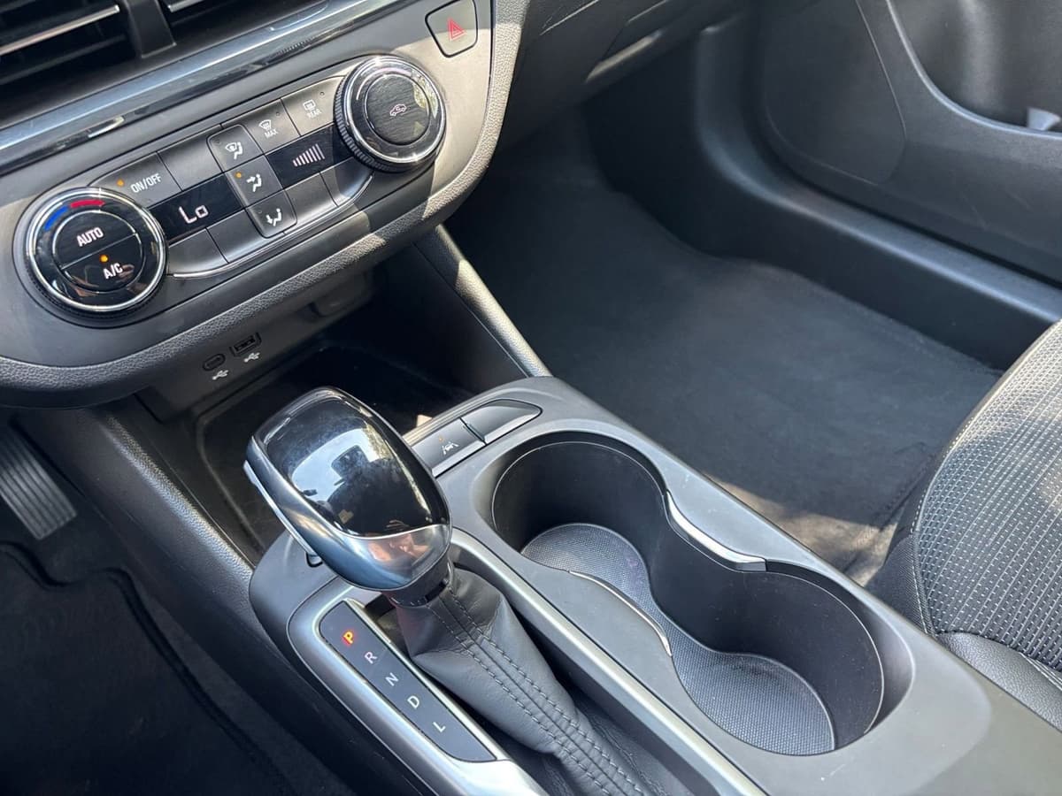 2025 Buick Envista - Image 38